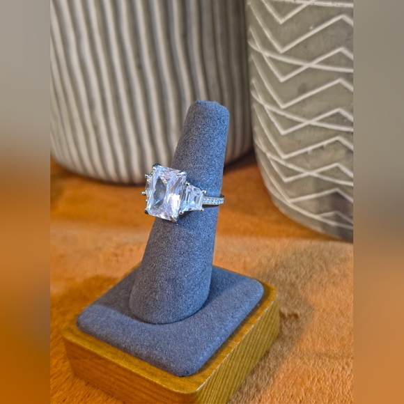 KOHLS Silver Ring with Clear Gemstones - Picture 10 of 10